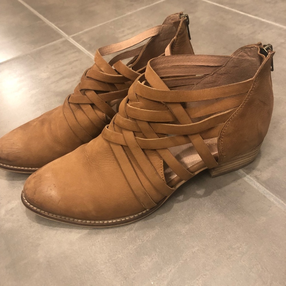 Seychelles brown booties!
